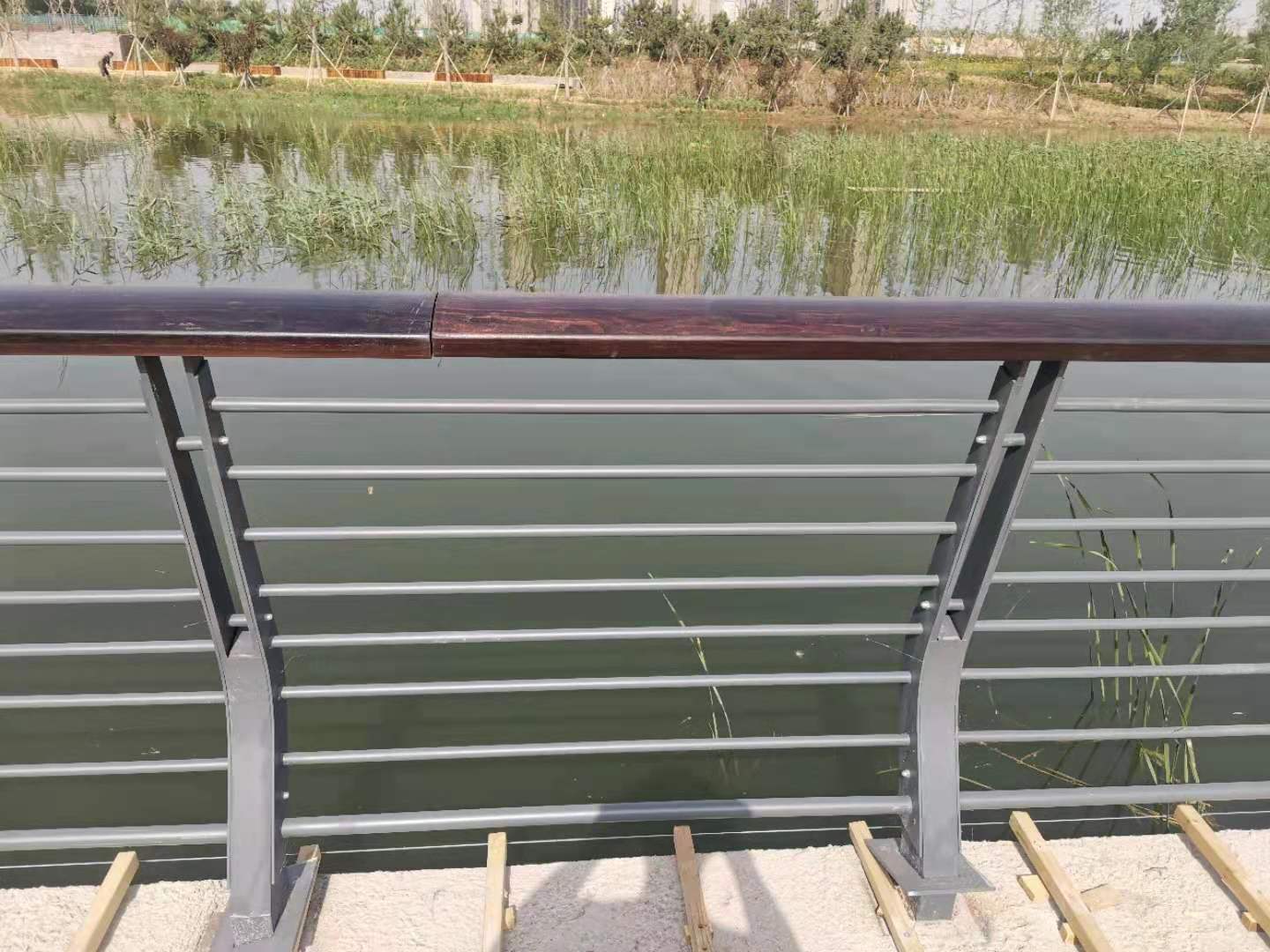 海东市桥梁防撞护栏不锈钢护栏 - 方案